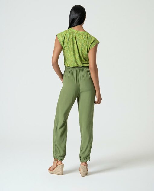 Pantalón jogger con bajo con cordón ajustable verde - Imagen 2